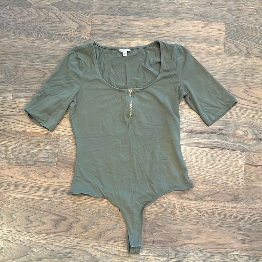 Guess bodysuit top size medium